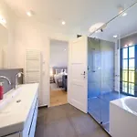 Reetland Am - Luxusplus Reetdachvilla Mit 4 Schlafzimmern, Aussensauna, Loungebereich Und Kamin H09 Dranske