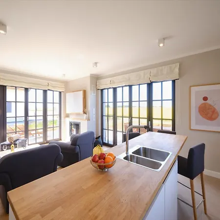 Reetland Am - Luxusplus Reetdachvilla Mit 4 Schlafzimmern, Aussensauna, Loungebereich Und Kamin H09 * Dranske