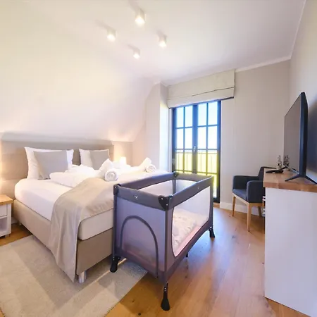 Reetland Am - Luxusplus Reetdachvilla Mit 4 Schlafzimmern, Aussensauna, Loungebereich Und Kamin H09 Dranske
