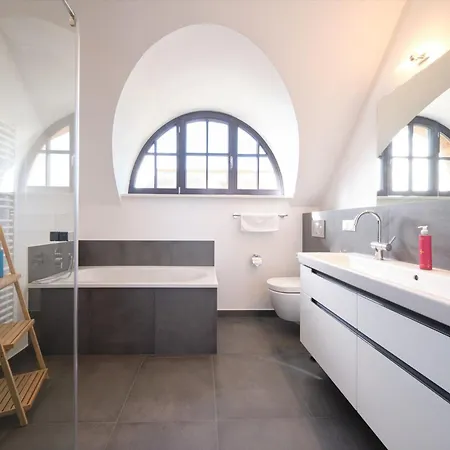 Reetland Am - Luxusplus Reetdachvilla Mit 4 Schlafzimmern, Aussensauna, Loungebereich Und Kamin H09 Villa Dranske