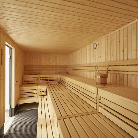 Reetland Am - Luxusplus Reetdachvilla Mit 4 Schlafzimmern, Aussensauna, Loungebereich Und Kamin H09 Dranske